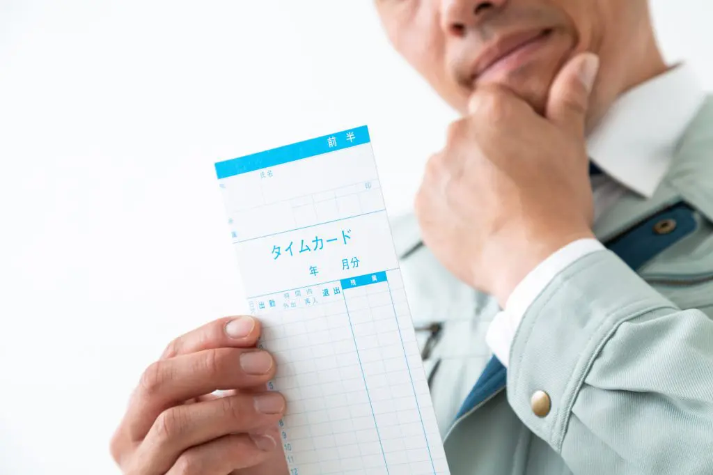 タイムカードの改ざん防止の方法は?違法時の対処法と罪の種類