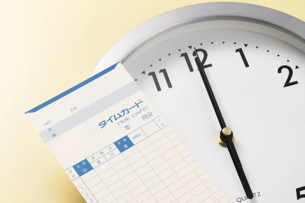 タイムカードの仕組みを徹底解説!勤怠管理におすすめのシステムは?